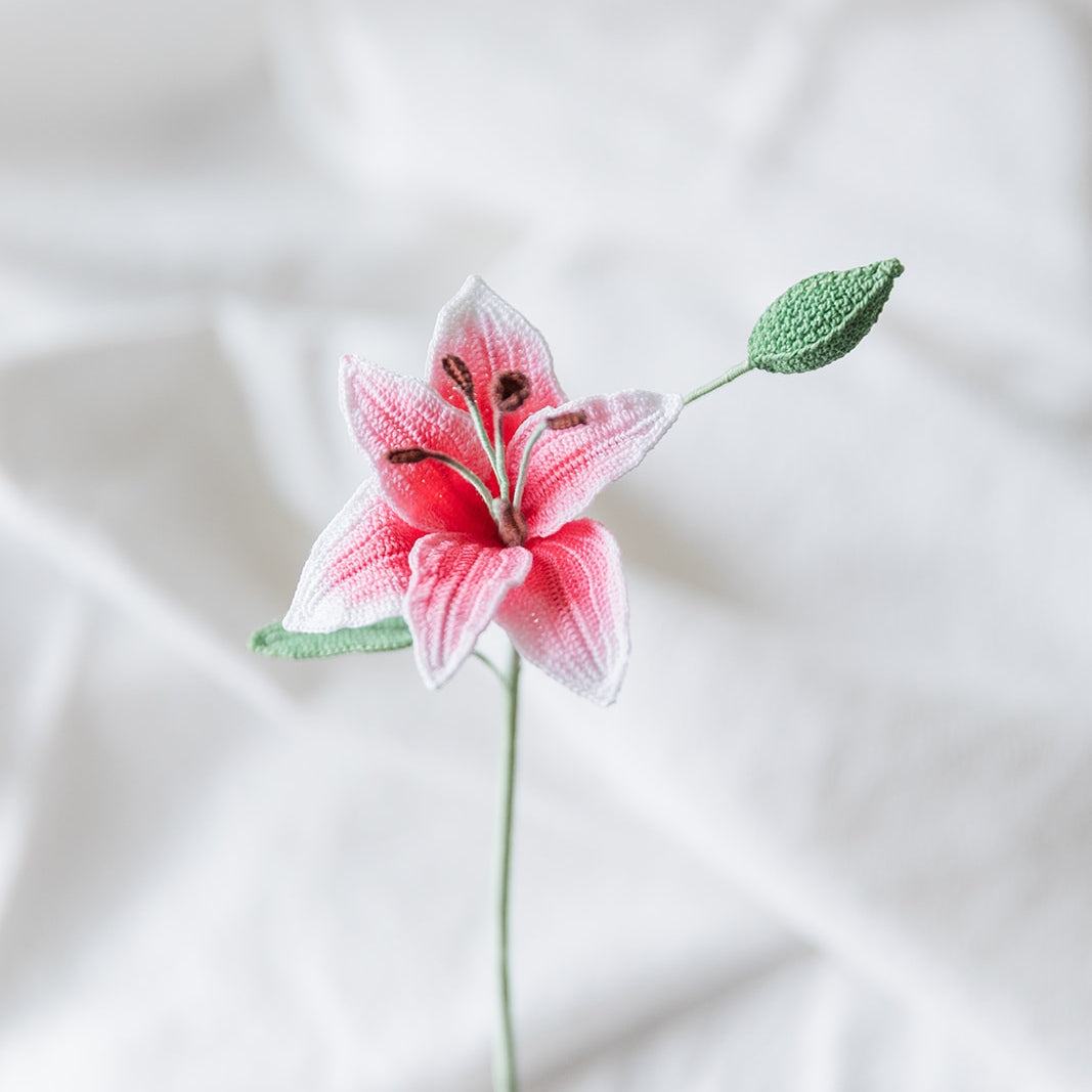 Microcrochet Lily Bookmark