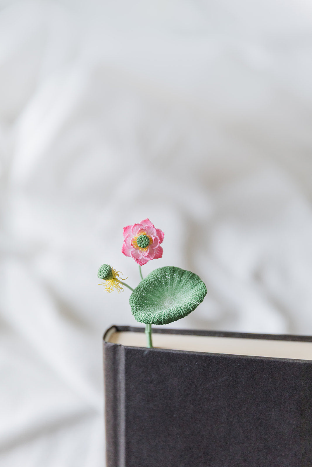 Microcrochet Lotus Bookmark