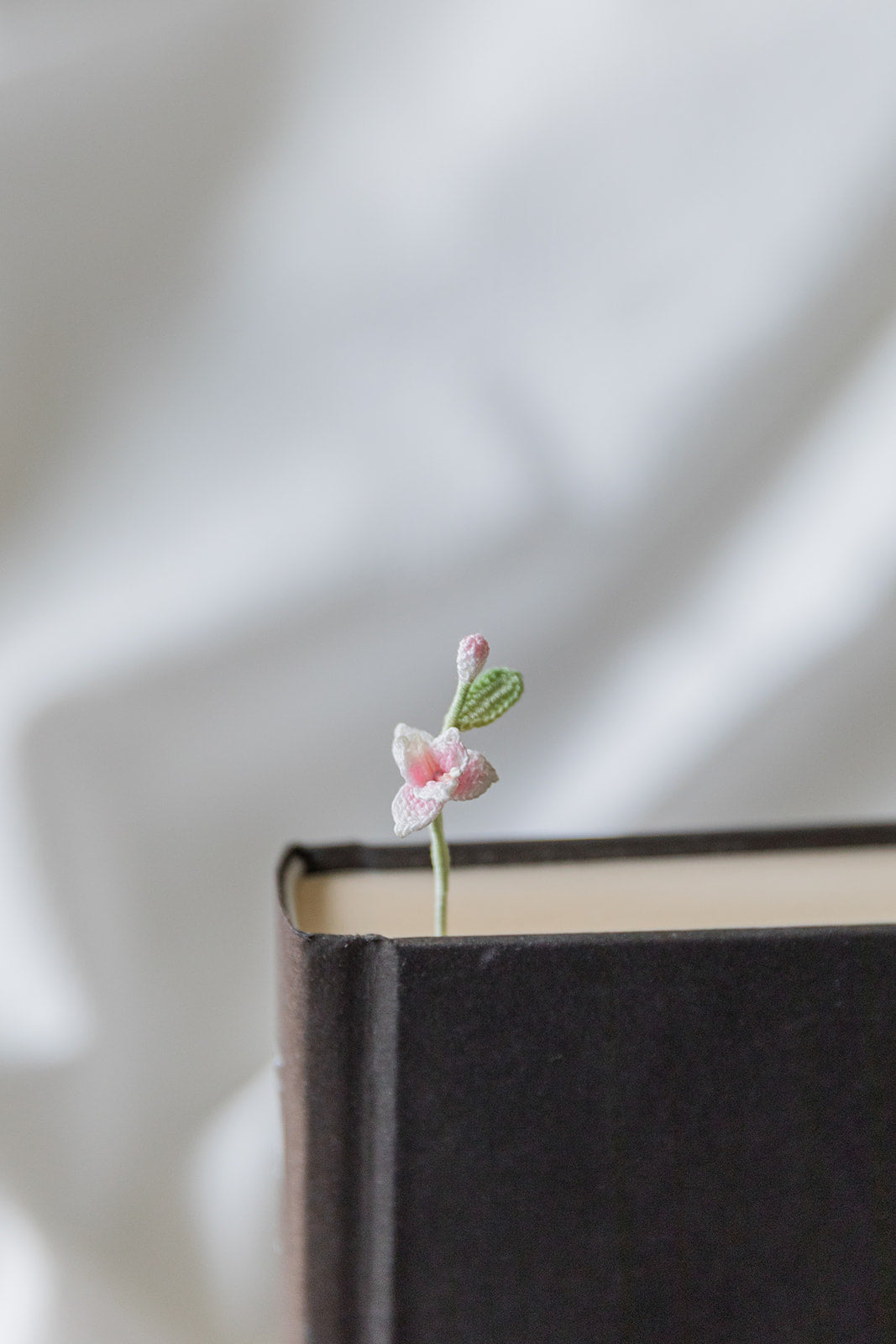 Microcrochet Star Flower Bookmark