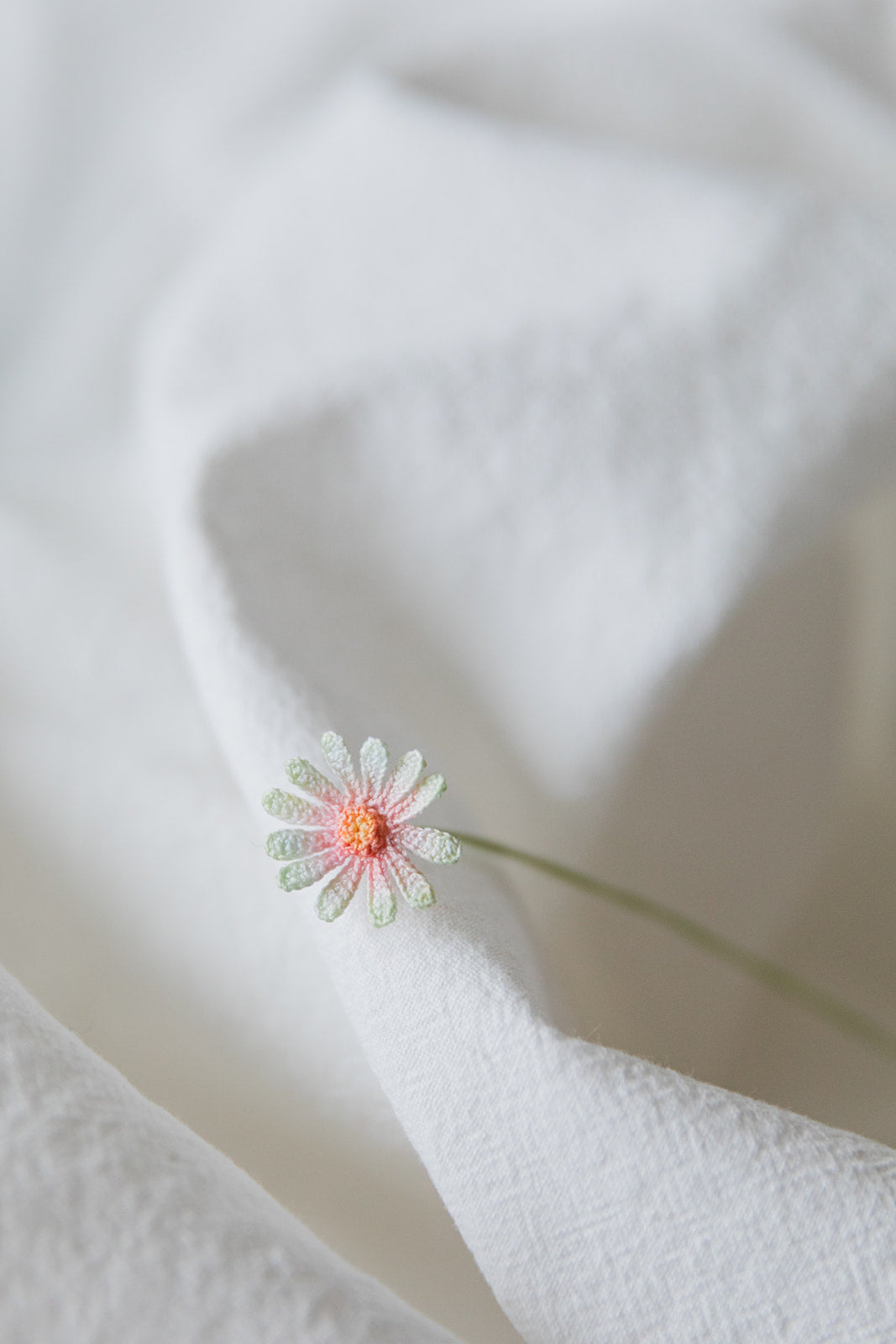 Microcrochet Daisy Bookmark