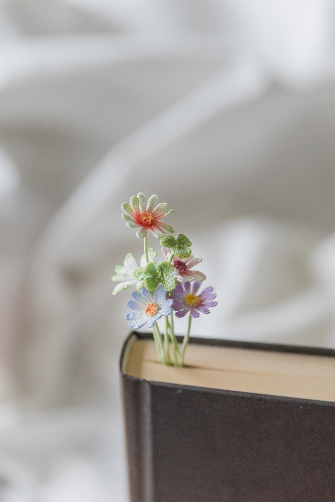 Microcrochet Daisy Bookmark