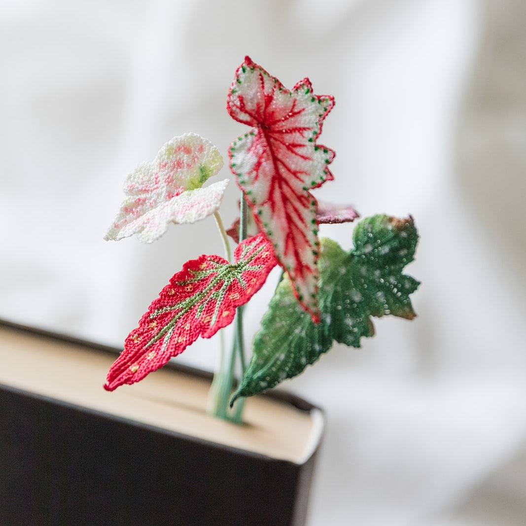 Microcrochet Begonia Bookmark