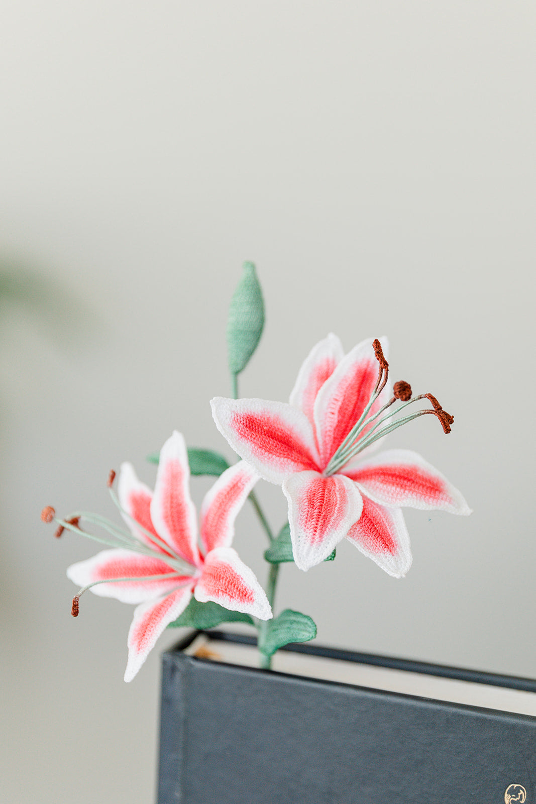 Microcrochet Big Lily Bookmark