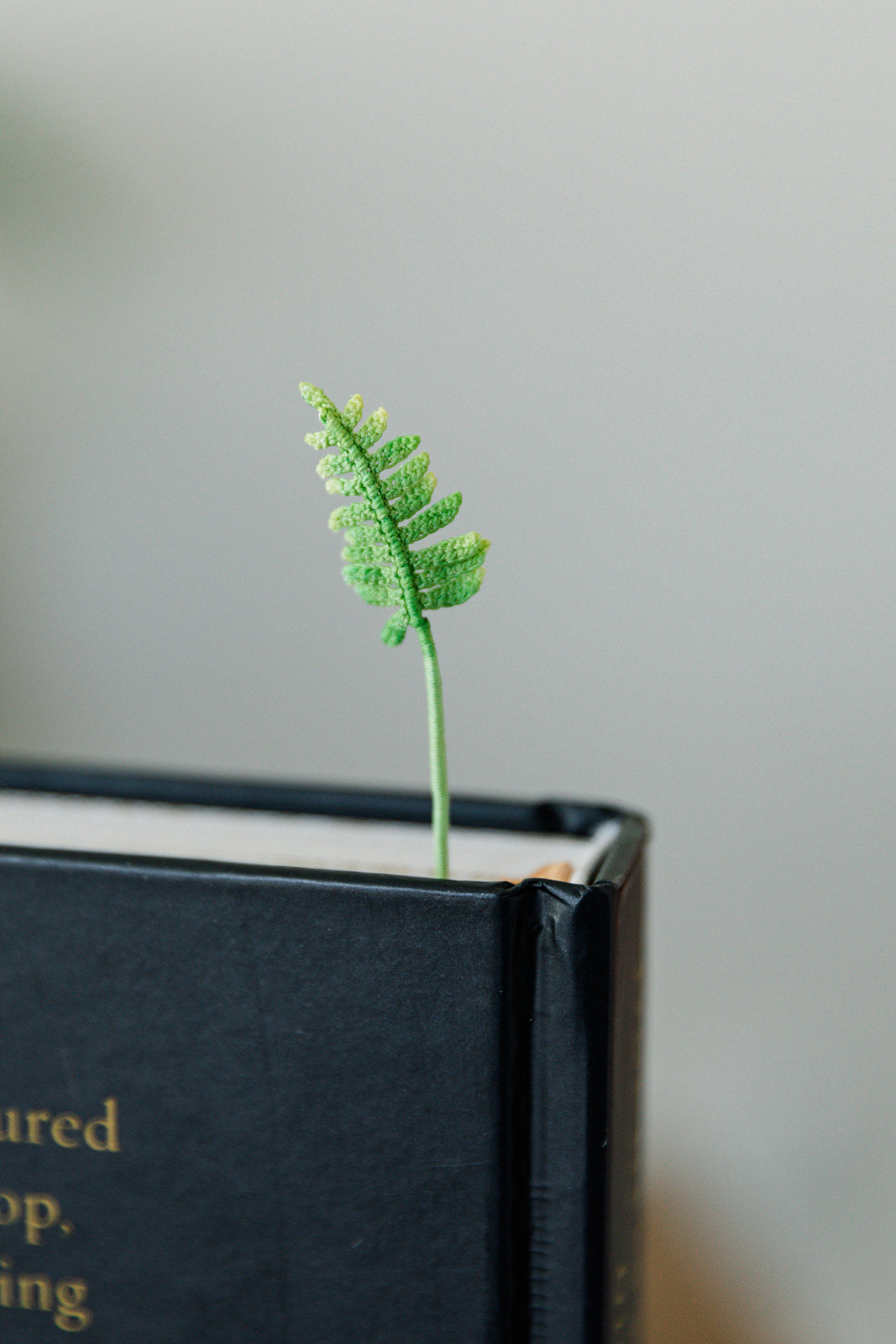 Microcrochet Leaf Bookmark
