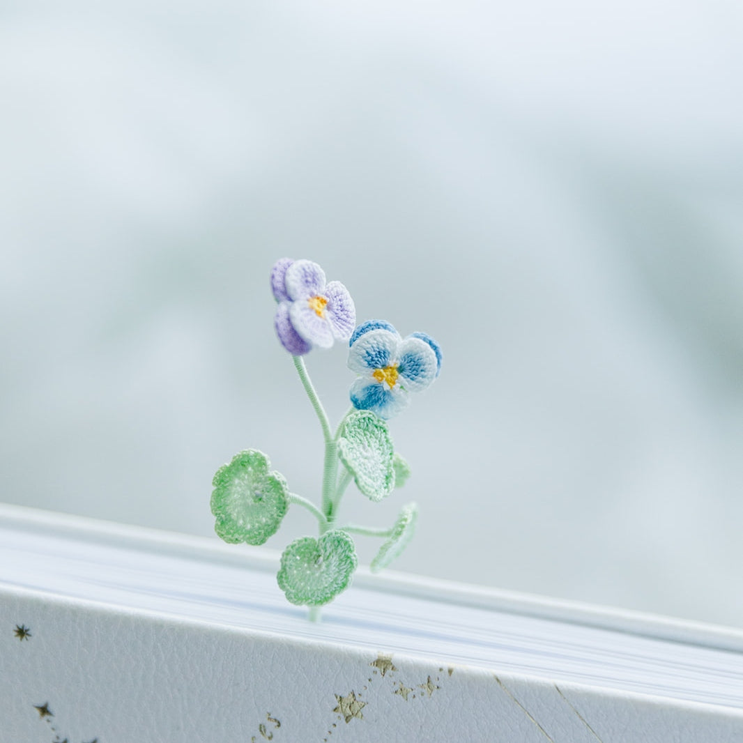 Microcrochet Pansy Bookmark