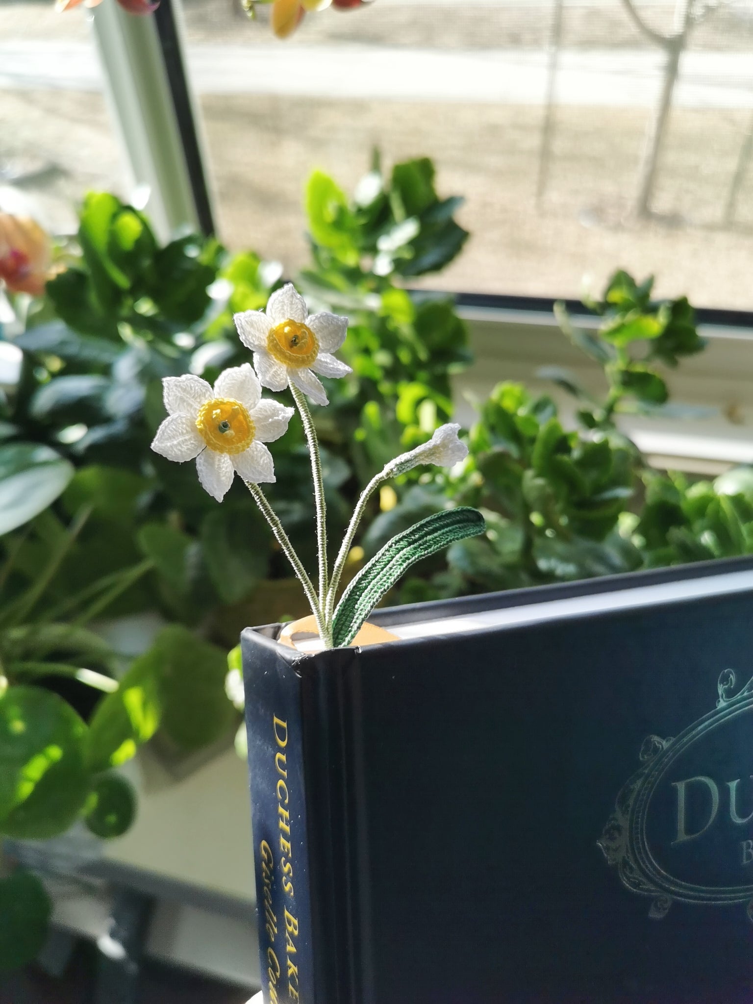 Microcrochet Daffodil Bookmark